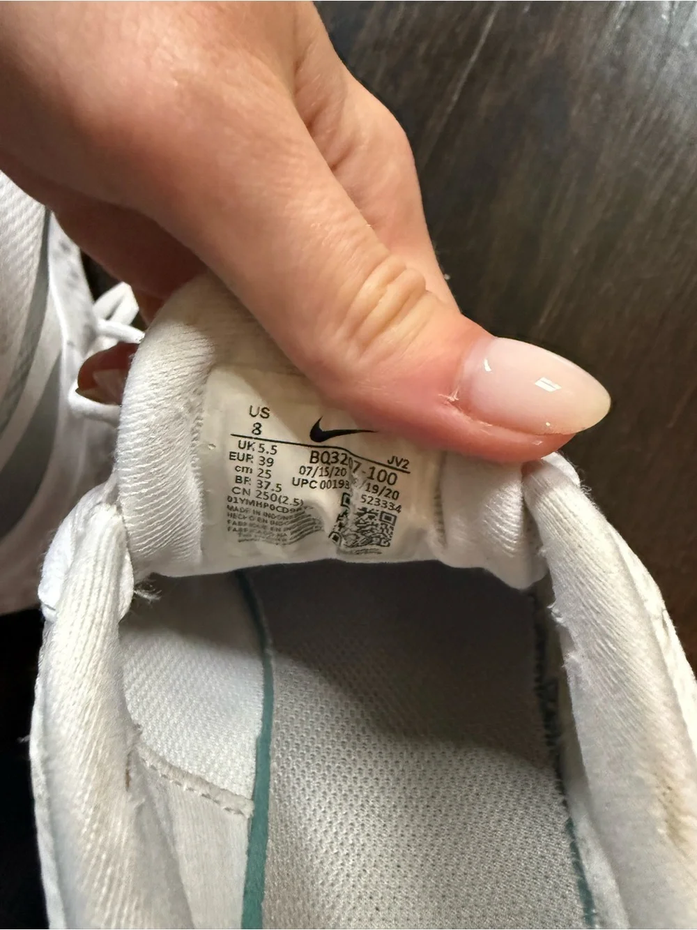 Nike Women's White and Silver Mesh Running Sneakers